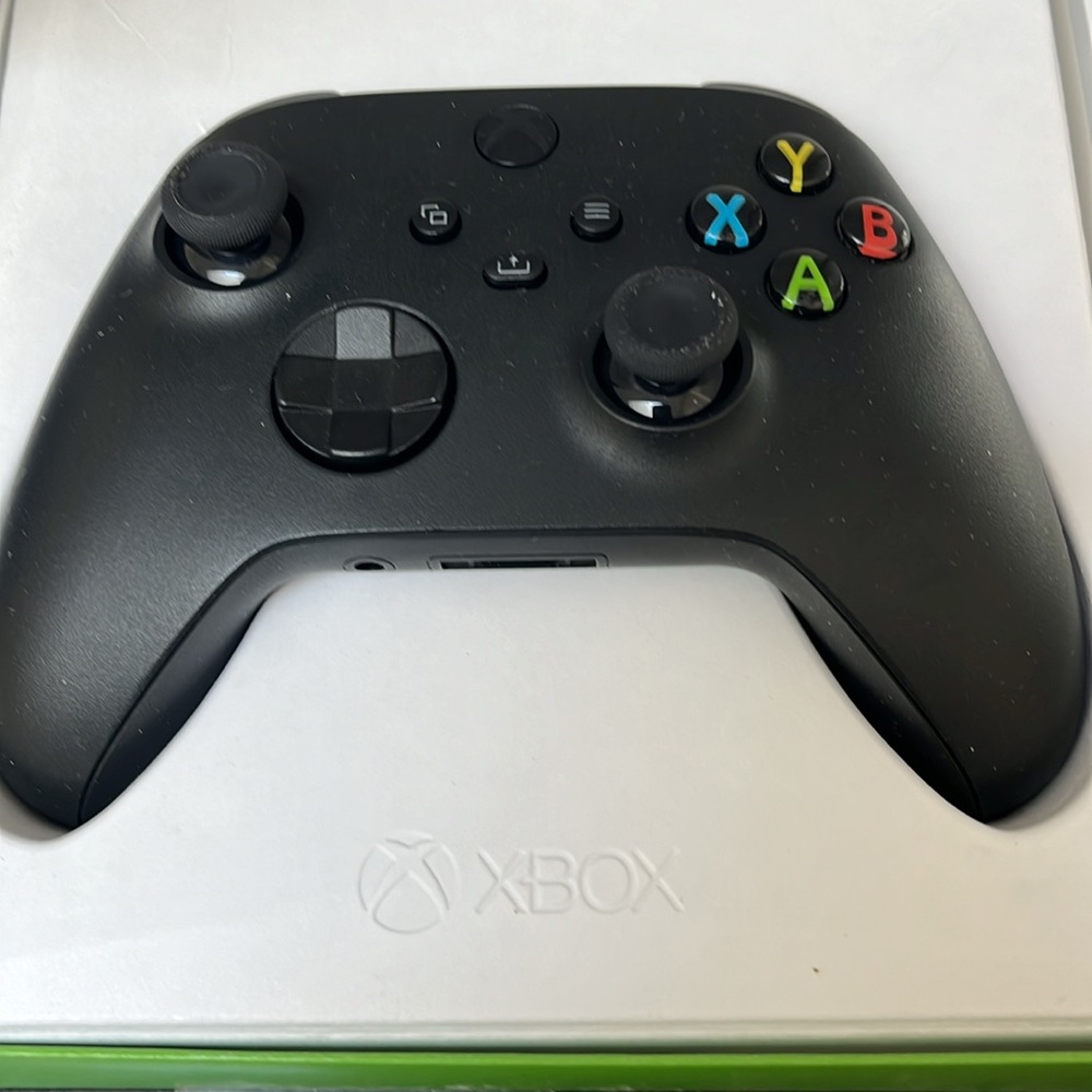 Xbox Carbon Black Controller - New - Picture 2 of 3